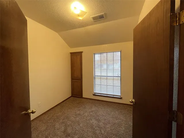 Photo 3 — 621 Gyrfalcon Drive, Norman, OK 73072