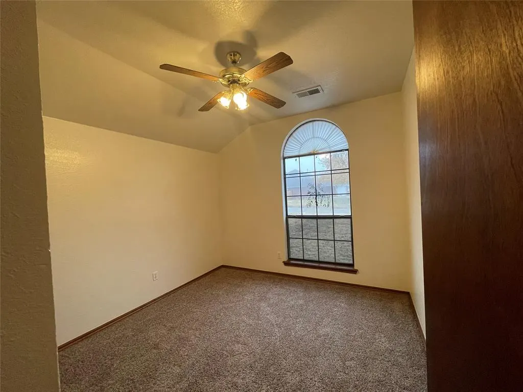 Photo 4 — 621 Gyrfalcon Drive, Norman, OK 73072