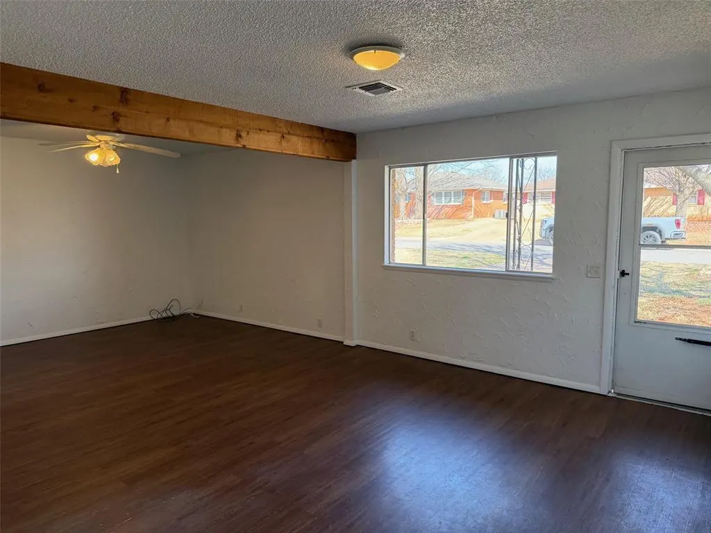 Photo 5 — 517 N 3rd Street, Weatherford, OK 73096