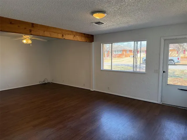 Photo 5 — 517 N 3rd Street, Weatherford, OK 73096