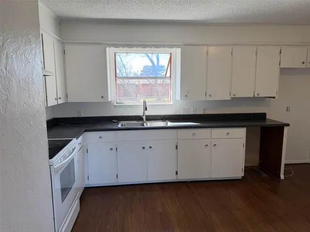 Photo 6 — 517 N 3rd Street, Weatherford, OK 73096