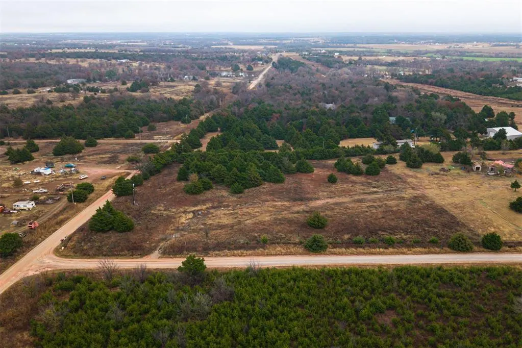 Photo 2 — 6410 Daisey Lane, Guthrie, OK 73044