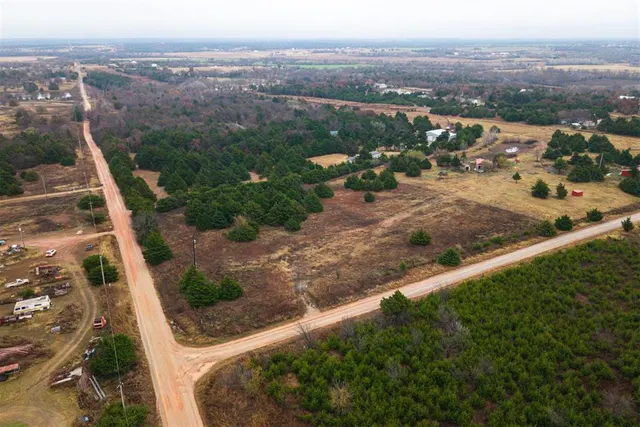 Photo 3 — 6410 Daisey Lane, Guthrie, OK 73044