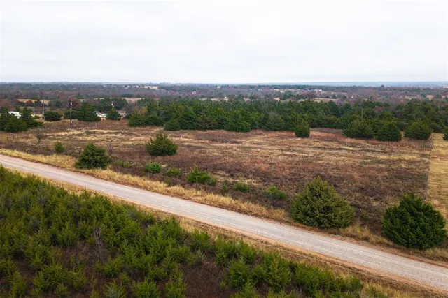 Photo 5 — 6410 Daisey Lane, Guthrie, OK 73044