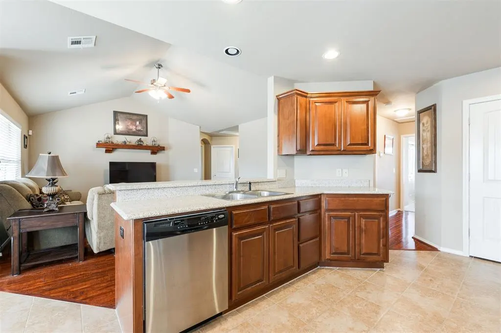 Photo 4 — 20100 N Rolling Meadows Drive, Luther, OK 73054
