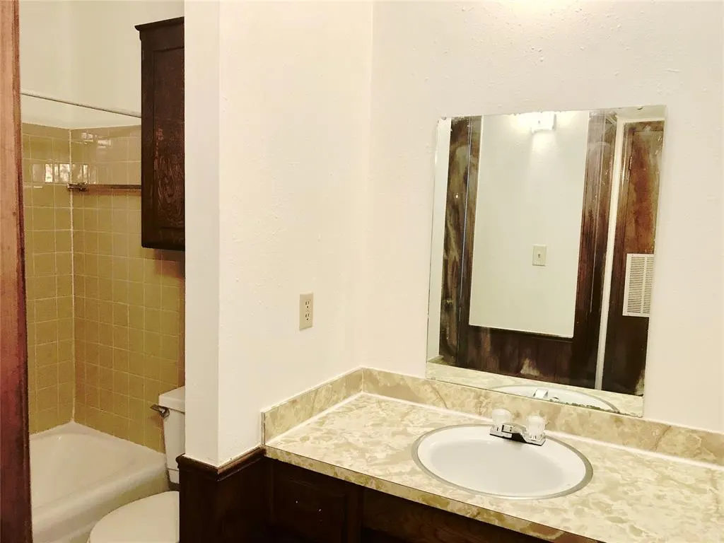 Photo 21 — 2433 W Eubanks Street 1-8, Oklahoma City, OK 73112