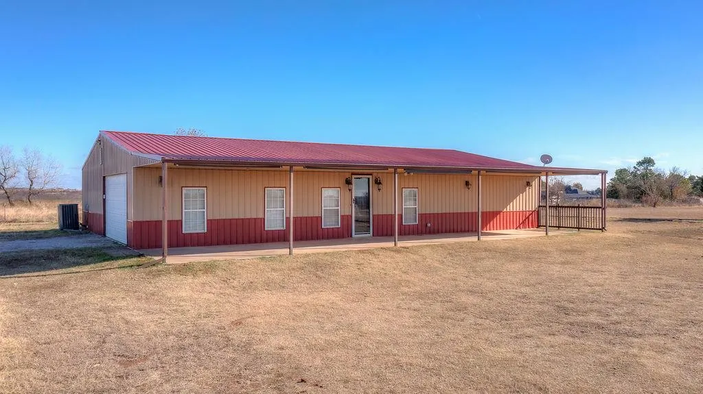 Photo 2 — 1685 County Road 1245, Tuttle, OK 73089