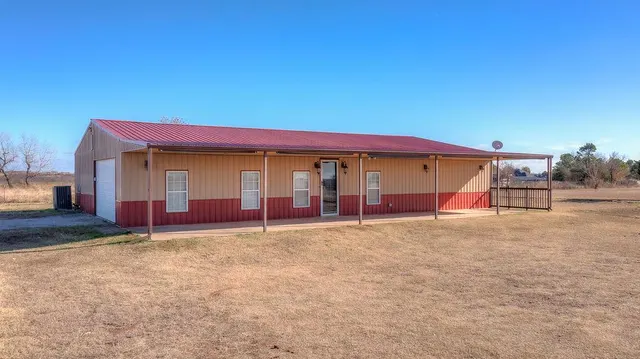 Photo 2 — 1685 County Road 1245, Tuttle, OK 73089