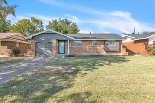 Sold home at 947 SW 4th Place