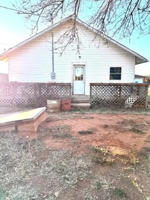 Photo 10 — 807 N Meta Street, Cordell, OK 73632