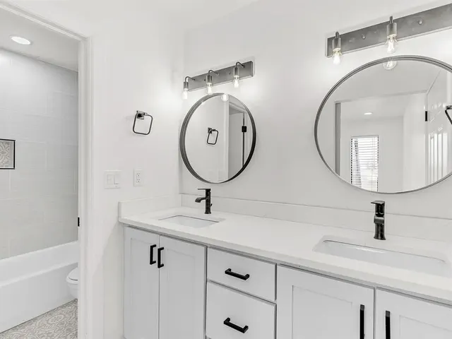 Photo 5 — 11550 N May Avenue 206, Oklahoma City, OK 73120