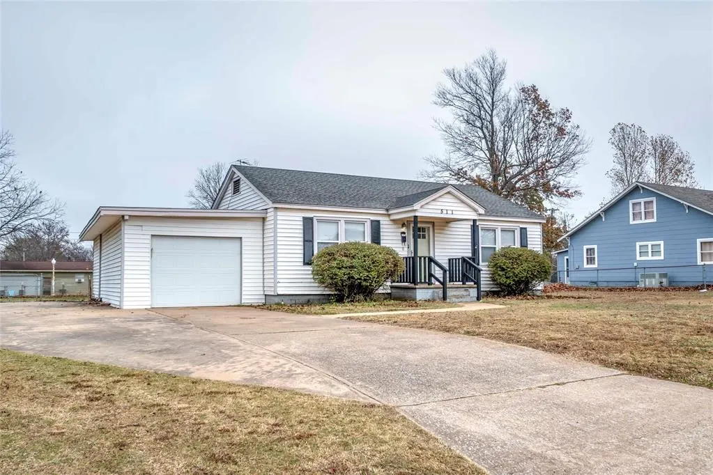 Front exterior — 511 W 9th Street, Stroud, OK 74079