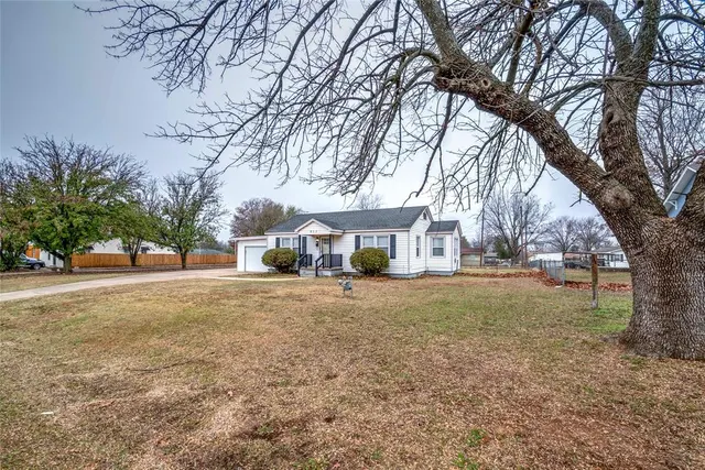 Photo 3 — 511 W 9th Street, Stroud, OK 74079
