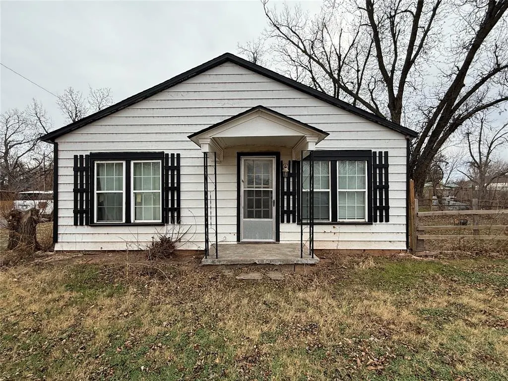 Front exterior — 521 E Davis Street, Tipton, OK 73570