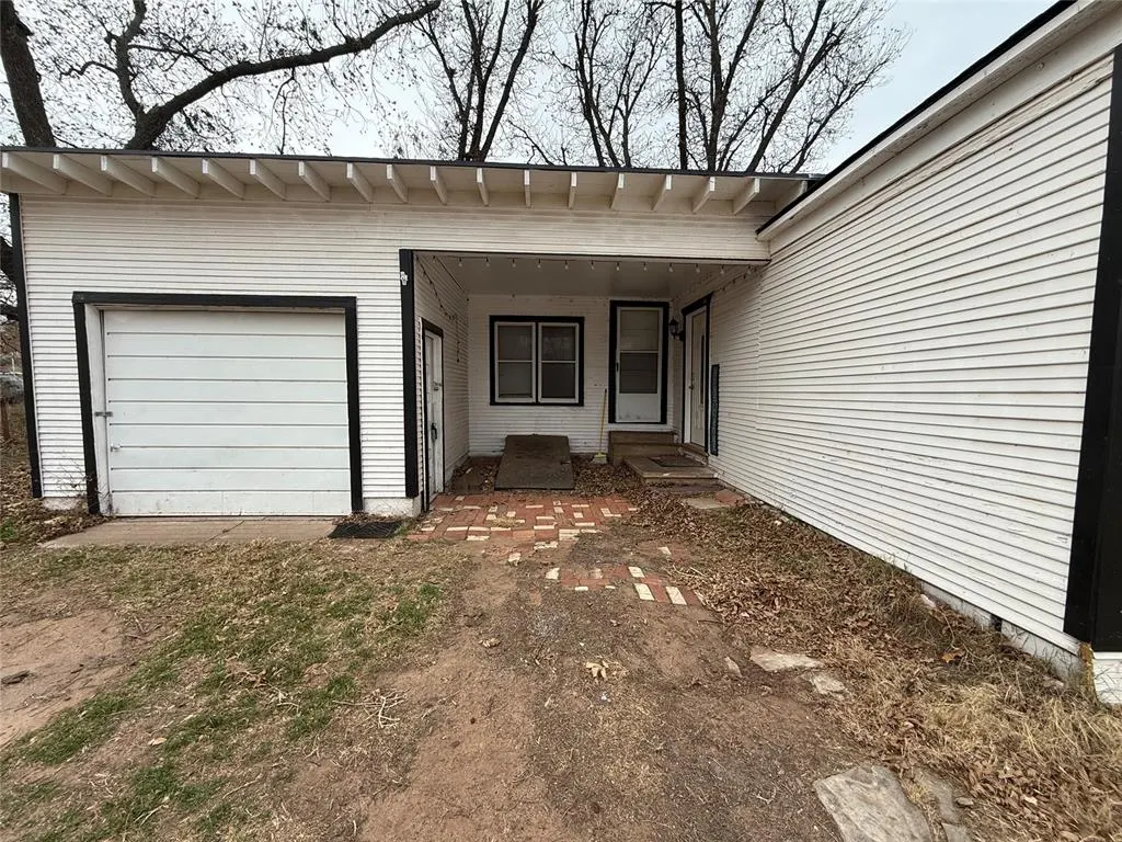 Photo 2 — 521 E Davis Street, Tipton, OK 73570