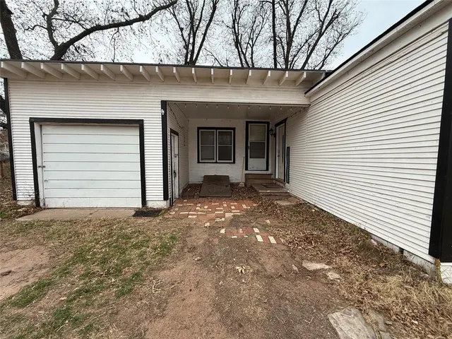 Photo 2 — 521 E Davis Street, Tipton, OK 73570