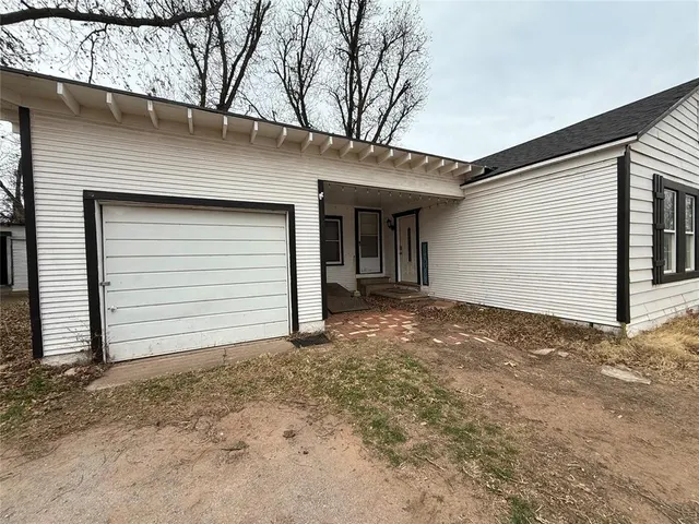 Photo 3 — 521 E Davis Street, Tipton, OK 73570
