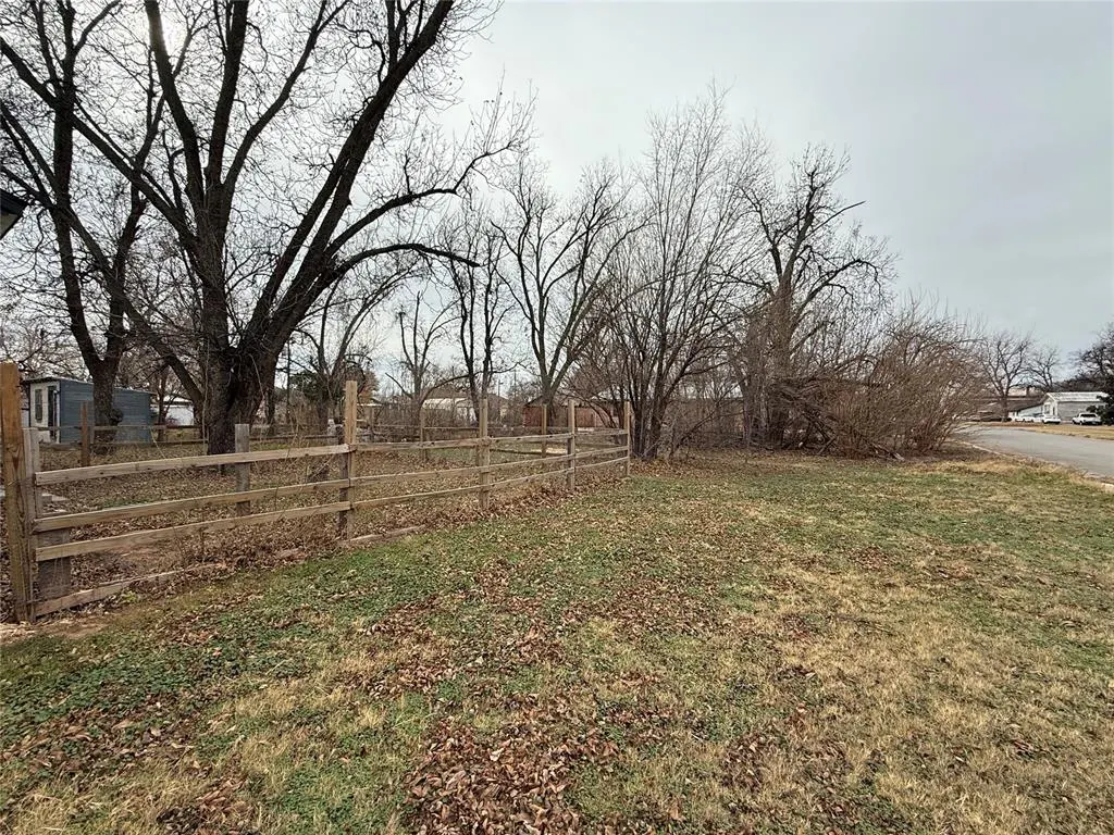 Photo 20 — 521 E Davis Street, Tipton, OK 73570
