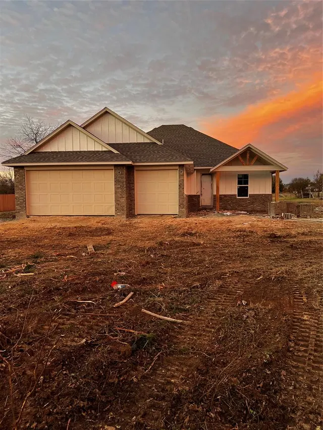 Front exterior — 319 Cross Creek Circle, Ardmore, OK 73401