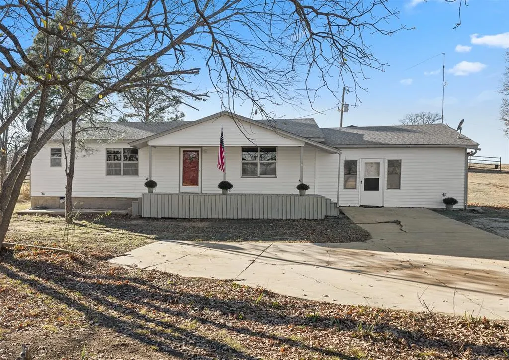 Photo 2 — 24453 N County Road 3330 Road, Wynnewood, OK 73098