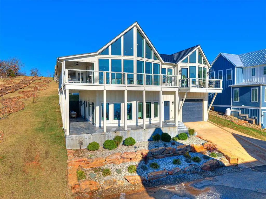 Front exterior — 121 Lower Green Way, Carlton Landing, OK 74432