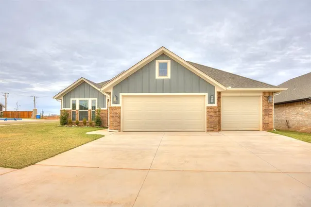 Front exterior — 12033 NW 121st Circle, Yukon, OK 73099