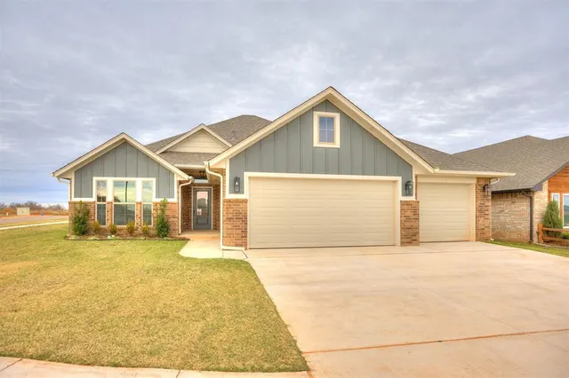 Photo 2 — 12033 NW 121st Circle, Yukon, OK 73099