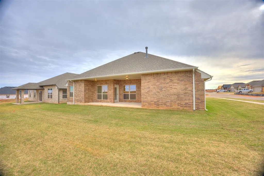 Photo 4 — 12033 NW 121st Circle, Yukon, OK 73099
