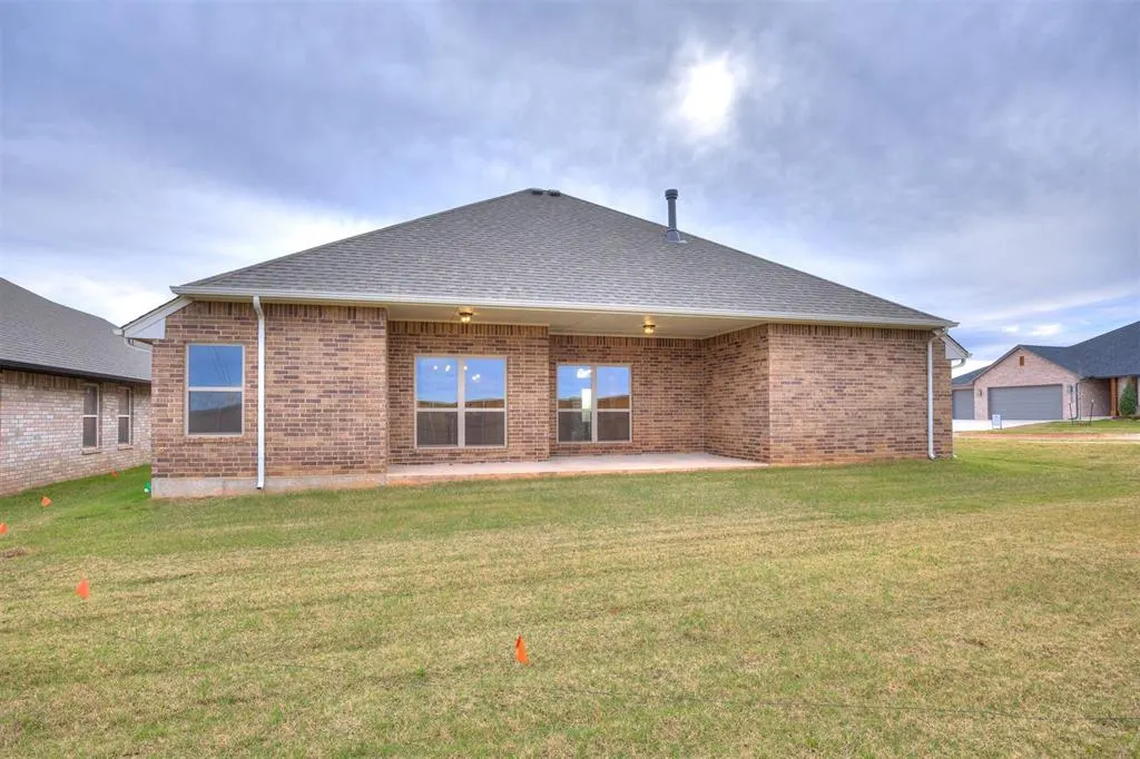 Photo 5 — 12033 NW 121st Circle, Yukon, OK 73099