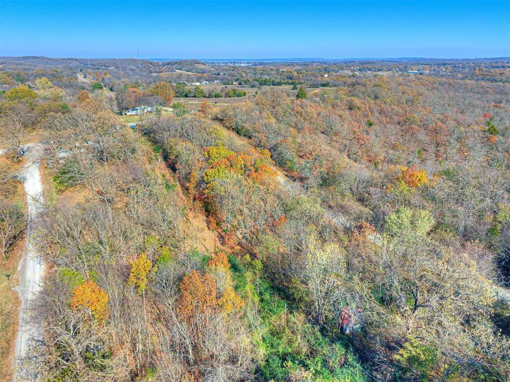 Photo 8 — 221 Robin Road, Eufaula, OK 74432