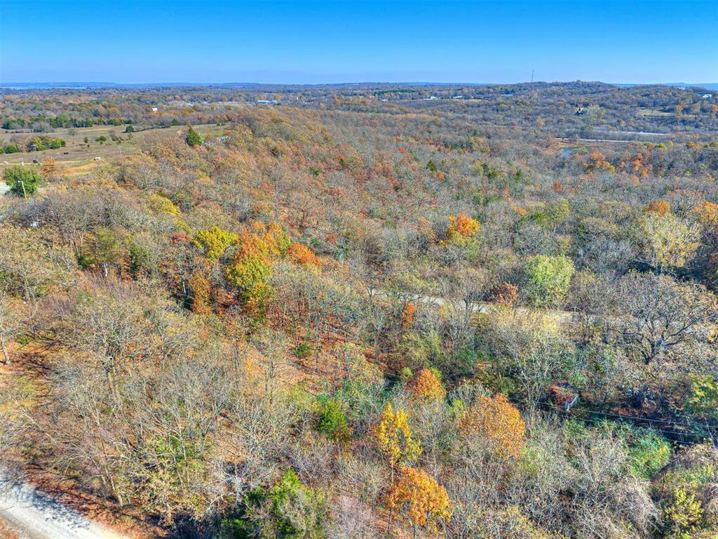 Photo 9 — 221 Robin Road, Eufaula, OK 74432