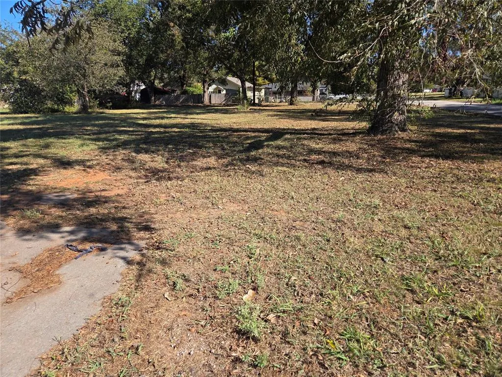 Photo 2 — 401 E Garvin Avenue, Pauls Valley, OK 73075