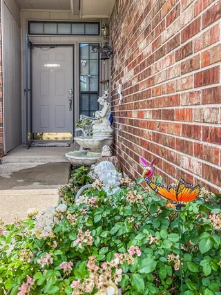 Sold home at 720 SW 155th Place