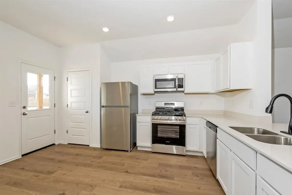 Photo 6 — 4008 Becky Lane, Mustang, OK 73064