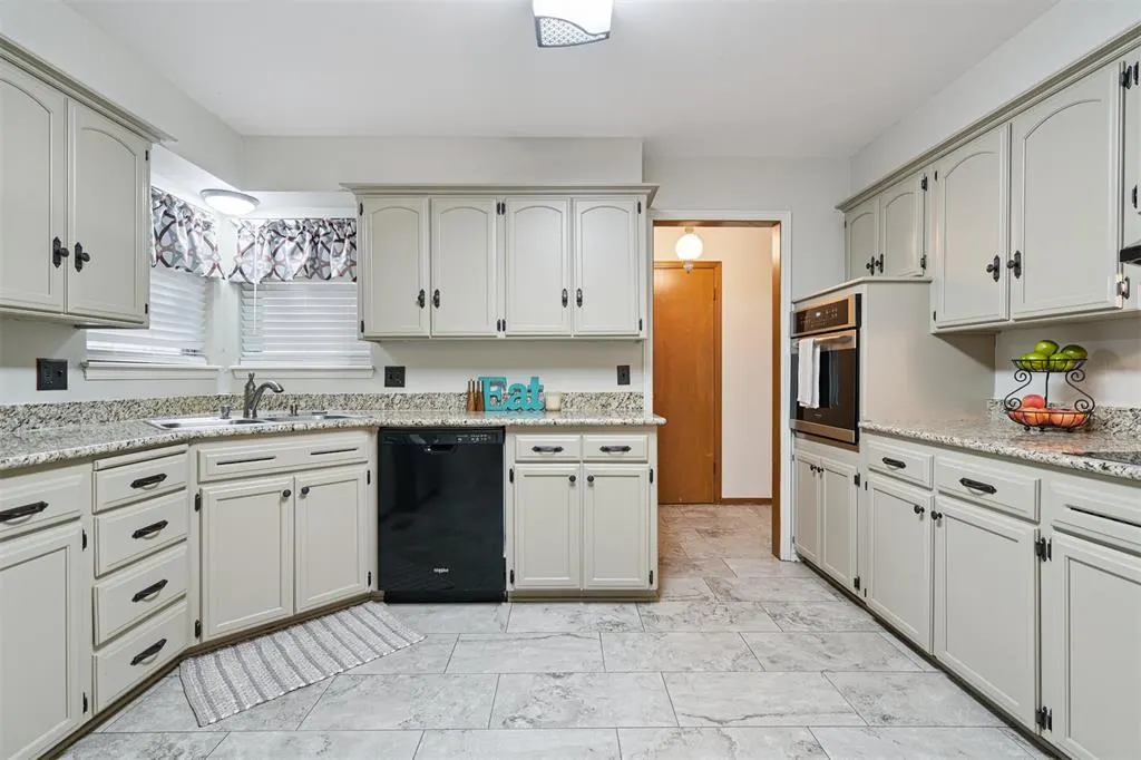 Photo 13 — 1409 Woodland Way, Oklahoma City, OK 73127
