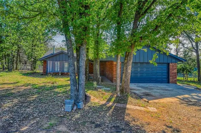 Front exterior — 211 Bumgarner Avenue, Norman, OK 73026