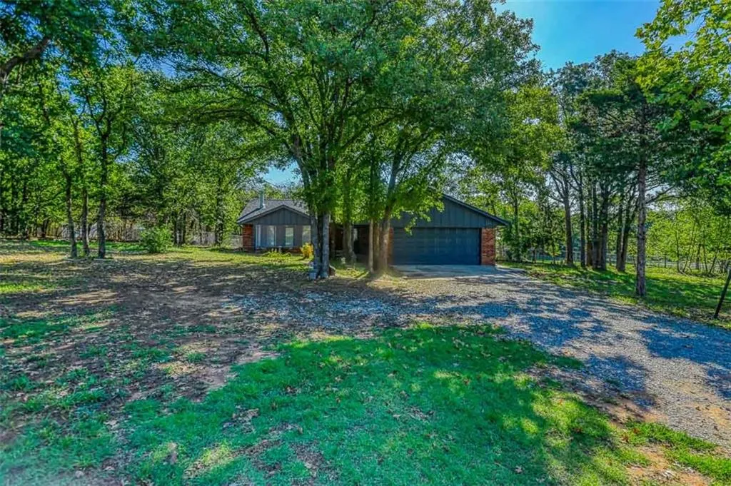 Photo 2 — 211 Bumgarner Avenue, Norman, OK 73026