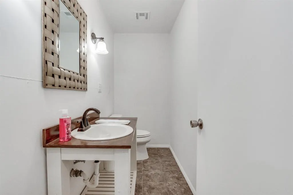 Photo 14 — 5345 NW 44th Street, Warr Acres, OK 73122