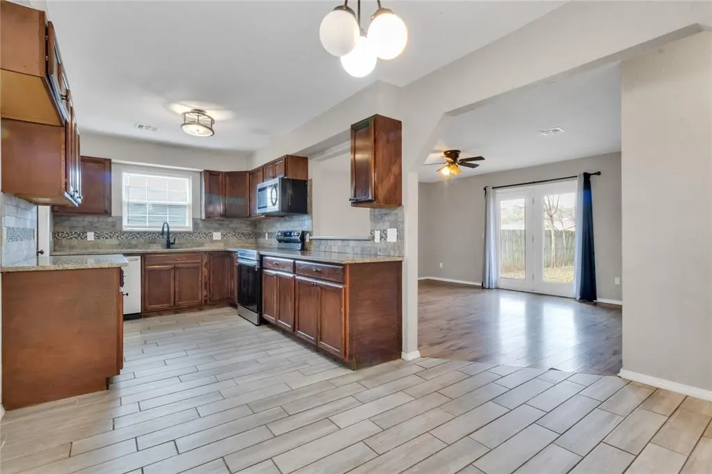 Photo 10 — 617 SW 71st Street, Oklahoma City, OK 73139