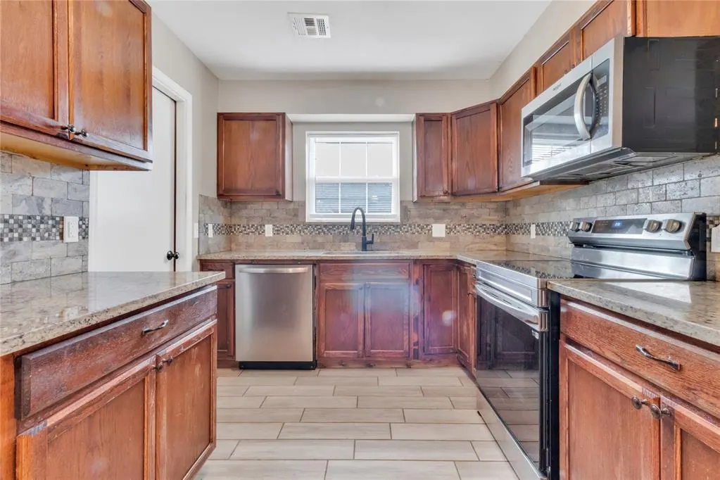 Photo 13 — 617 SW 71st Street, Oklahoma City, OK 73139