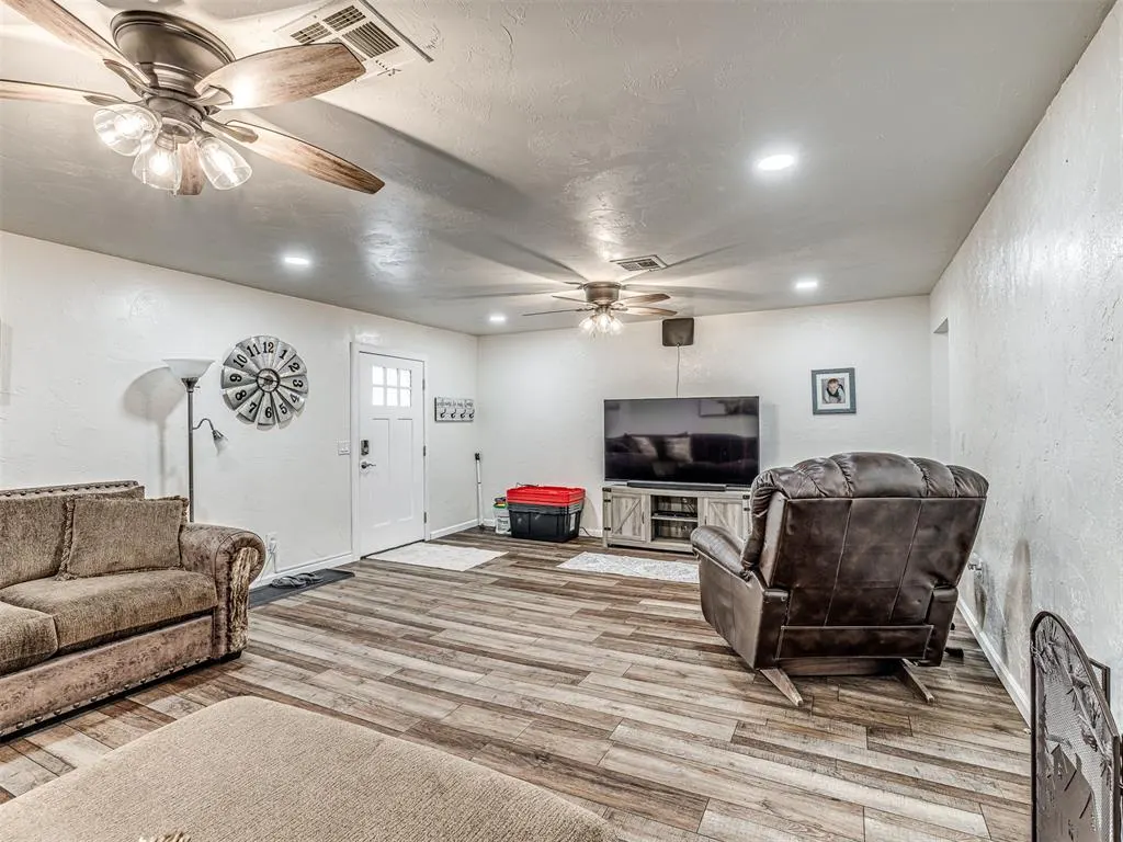Photo 8 — 36506 Garretts Lake Road, Shawnee, OK 74804