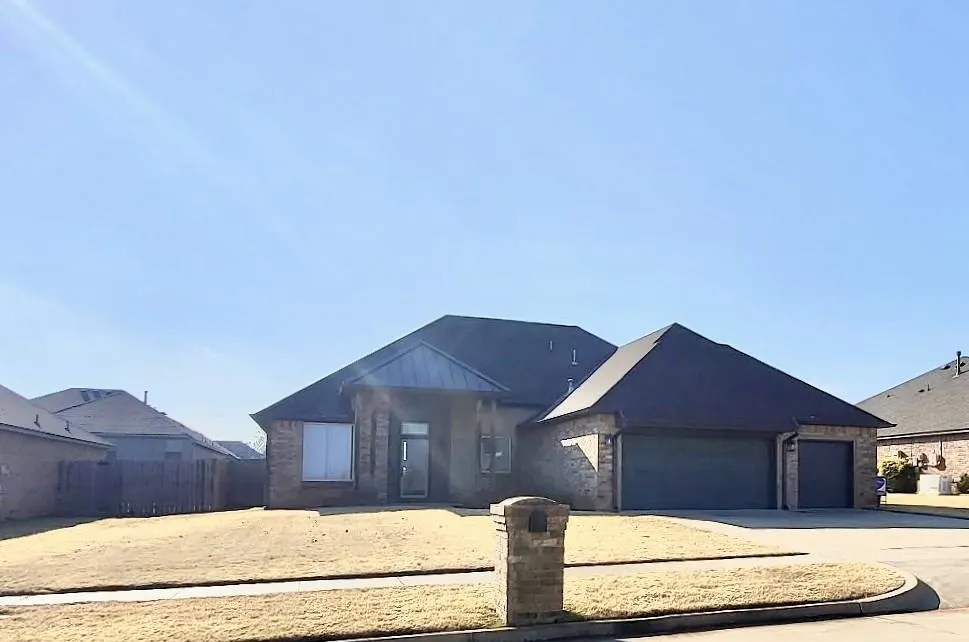 Front exterior — 412 E Atlanta Terrace, Mustang, OK 73064