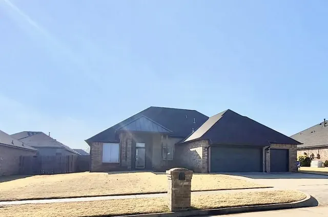 Front exterior — 412 E Atlanta Terrace, Mustang, OK 73064