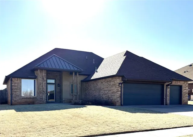 Photo 2 — 412 E Atlanta Terrace, Mustang, OK 73064