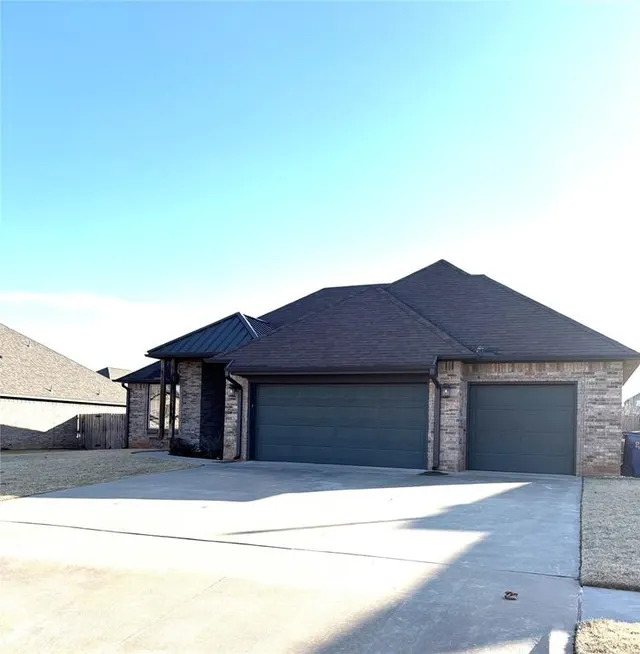 Photo 3 — 412 E Atlanta Terrace, Mustang, OK 73064