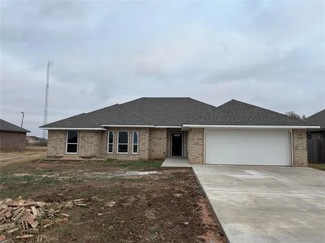 Front exterior — 3320 Continental Court, Altus, OK 73521