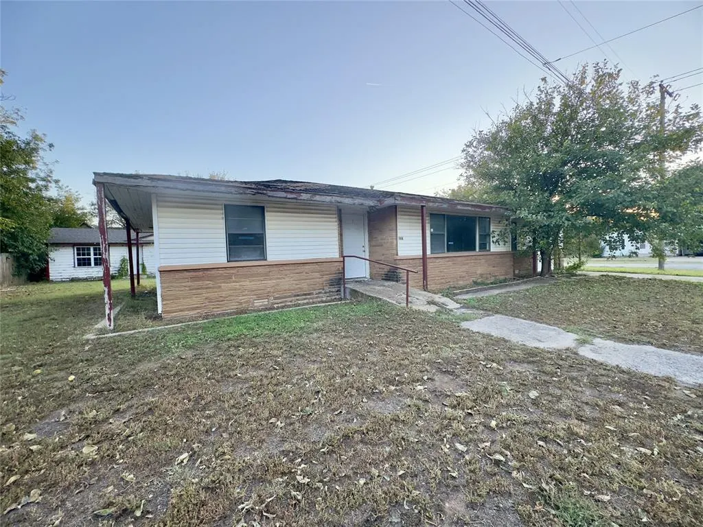 Photo 3 — 418 W Filmore Street, Mangum, OK 73554