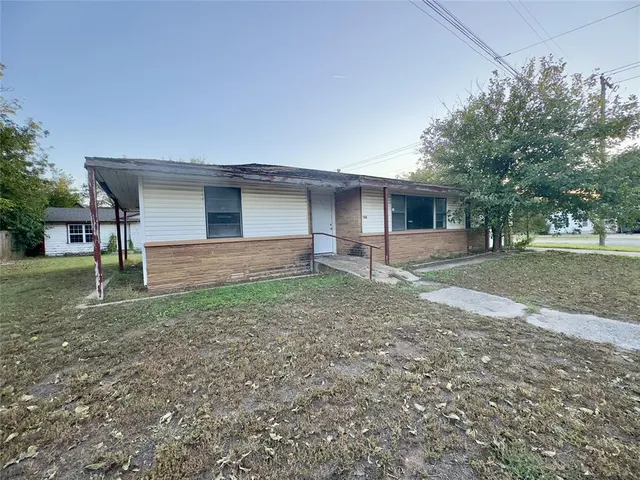 Photo 3 — 418 W Filmore Street, Mangum, OK 73554