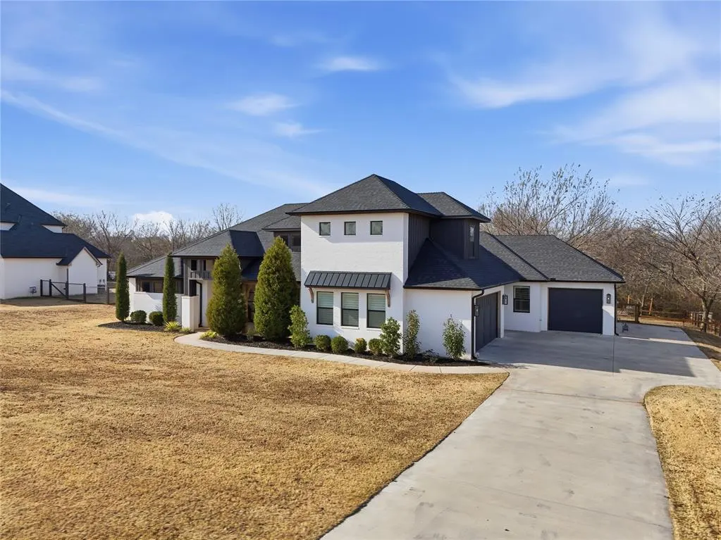 Photo 2 — 712 Forest Circle, Washington, OK 73093