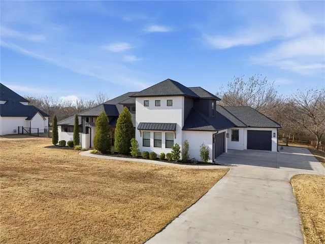Photo 2 — 712 Forest Circle, Washington, OK 73093